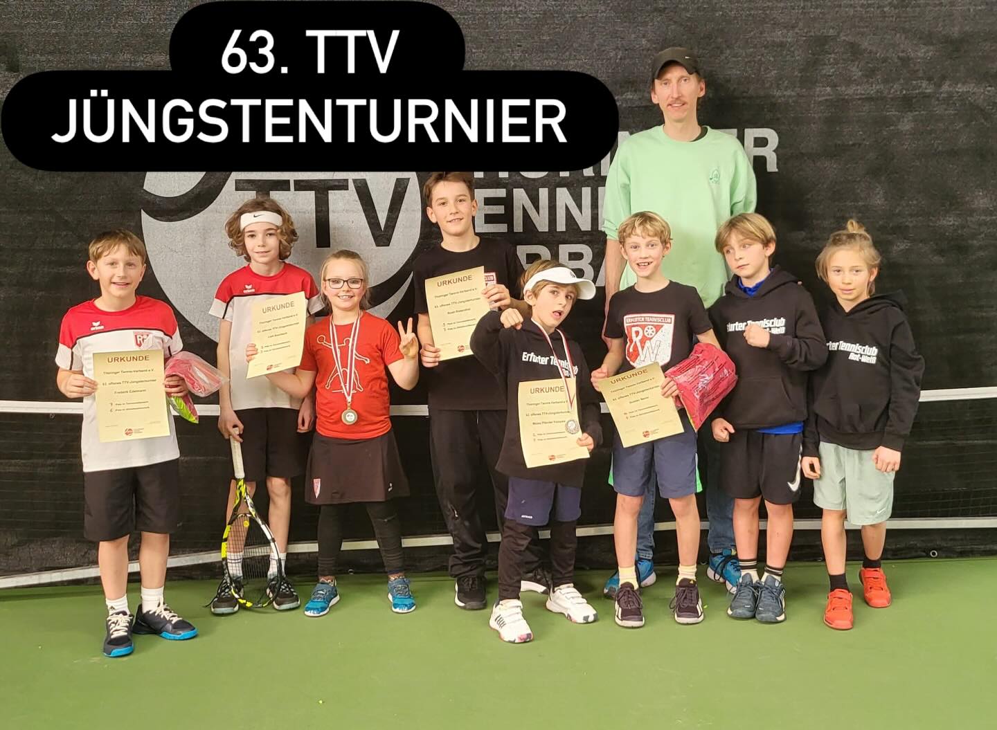 63. TTV Jüngstenturnier. Die Knirpse des Erfurter TC RW waren wieder zahlreich vertreten. 🥇gab es diesmal leider nicht, aber dafür 🥈und natürlich wieder jede Menge Spaß mit allen Vereinskamaraden und den teilnehmenden Kindern der anderen Vereinen. 

Hier die Ergebnisse zum Nachlesen: 

https://www.tennis.de/spielen/spielbetrieb/turniersuche.html#detail/765244