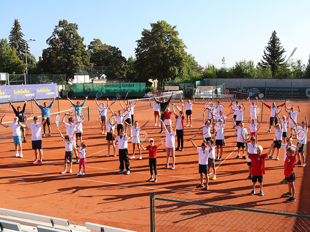 https://www.tennisschule-erfurt.de/wp-content/uploads/2021/04/training_camps.jpg